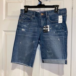 GAP -1969 destructed Bermuda jeans